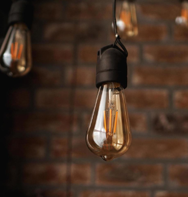 Žárovky s vlákny LED přinášejí revoluci v energetické účinnosti a retro vzhledu osvětlení